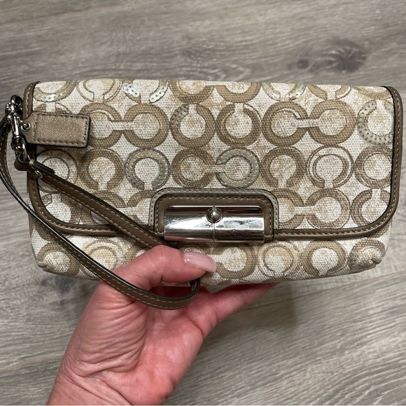 AUTHENTIC ✨COACH✨ SEQUIN ACCENTED WRISTLET - Picture 5 of 6